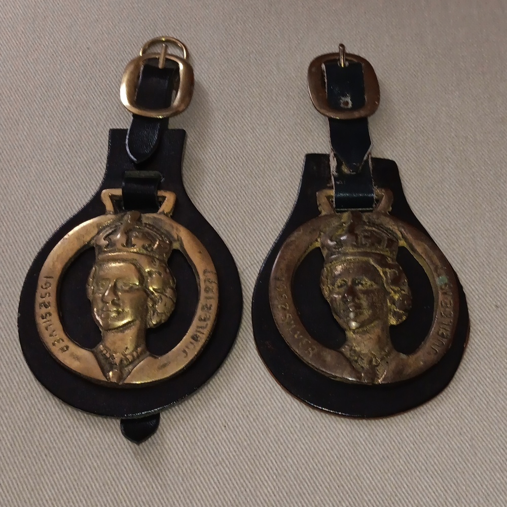 Pair of vintage brass horse medallions Queen Elizabeth Silver Jubilee 19…